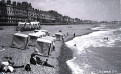 Beach-at-Eversfield-Place-St-Leonards-c1905.